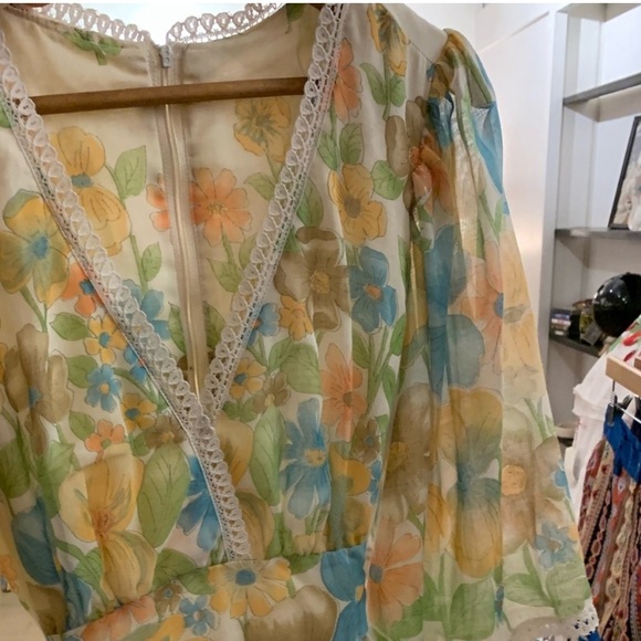 vintage clothing all sizes styles etc let me know what you are looking for - Picture 4 of 4